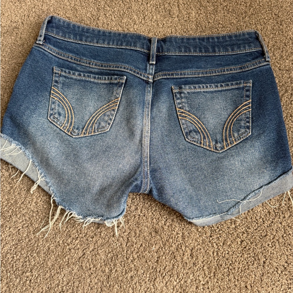 Hollister Distressed Low Rise Midi Shorts - Picture 4 of 4